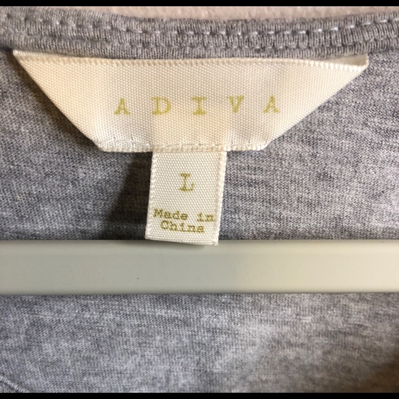 NWOT - Women’s Embroidered Top - Picture 4 of 4